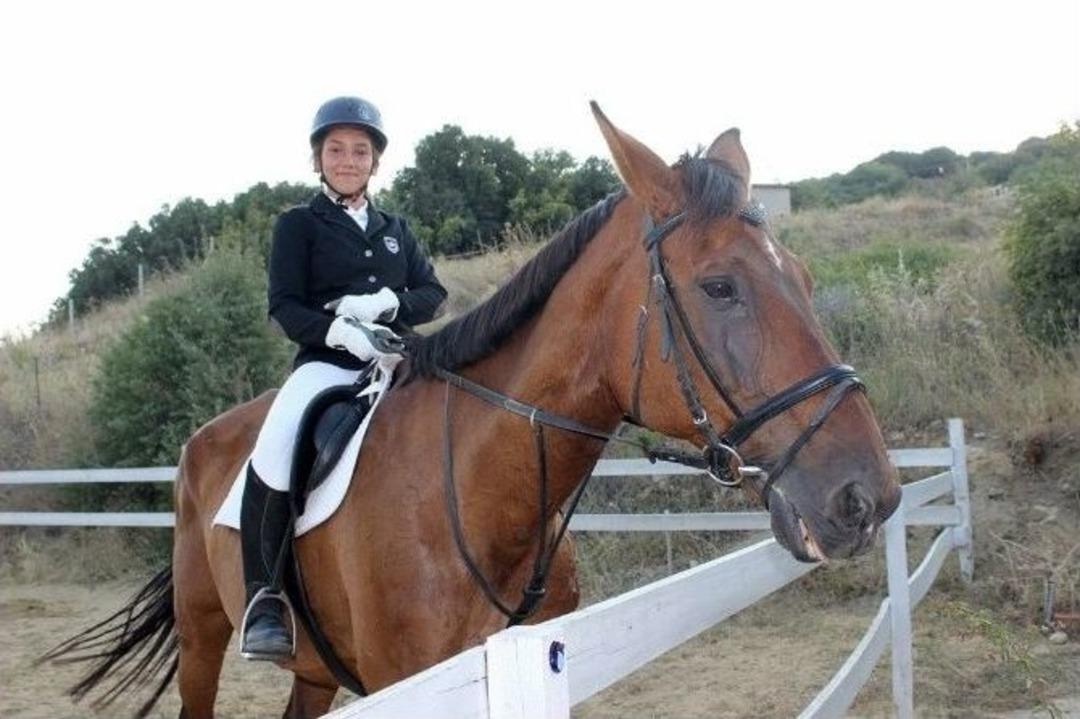 (&ouml;zel Haber) 14 Yaşındaki Kız Binici, 2 Metrelik Atla Engel Atlıyor