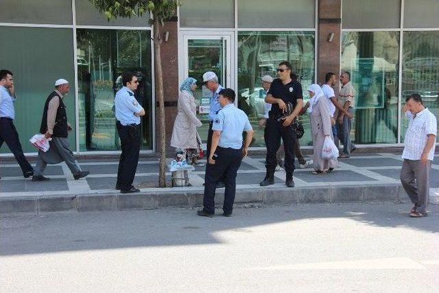 Sefer Tası, Bomba Paniğine Neden Oldu 1