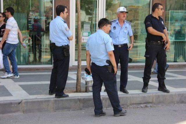 Sefer Tası, Bomba Paniğine Neden Oldu 2