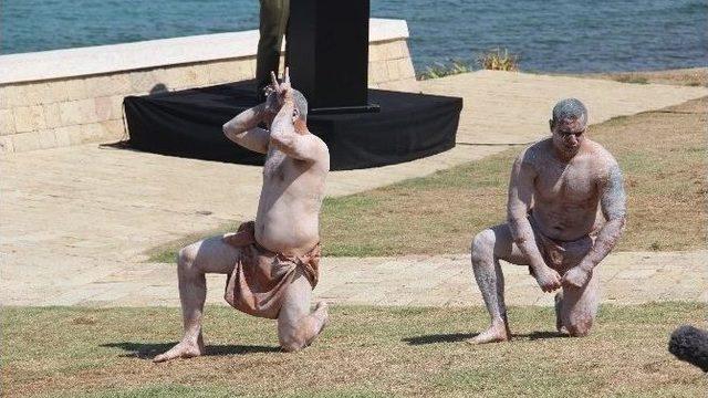 Anzaklar Atalarını Yöresel Danslarla Andı