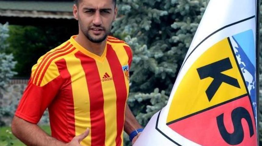 Kayserispor'da Mustafa Akbaş Imzayı Attı Sıra Furkan &Ouml;z&ccedil;al'da