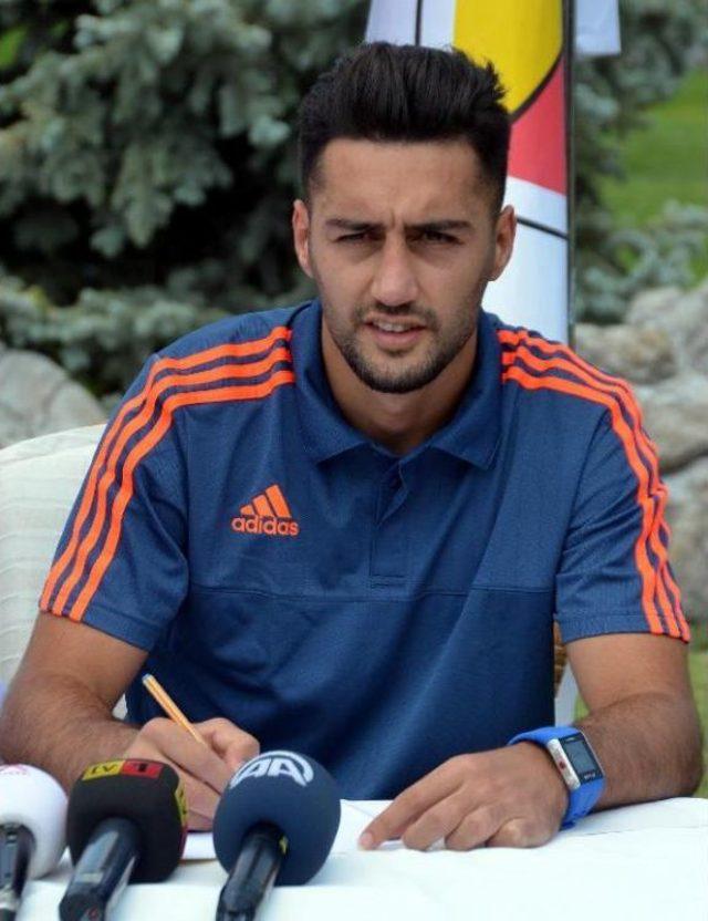 Kayserispor'da Mustafa Akbaş Imzayı Attı Sıra Furkan Özçal'da