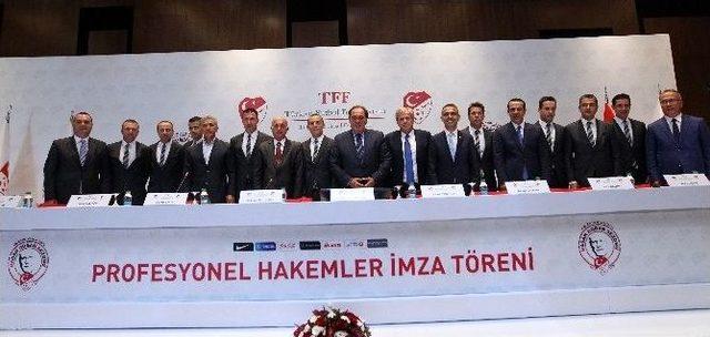 Profesyonel Hakemler İ&ccedil;in İmza T&ouml;reni D&uuml;zenlendi 1