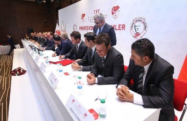 Profesyonel Hakemler İ&ccedil;in İmza T&ouml;reni D&uuml;zenlendi 2