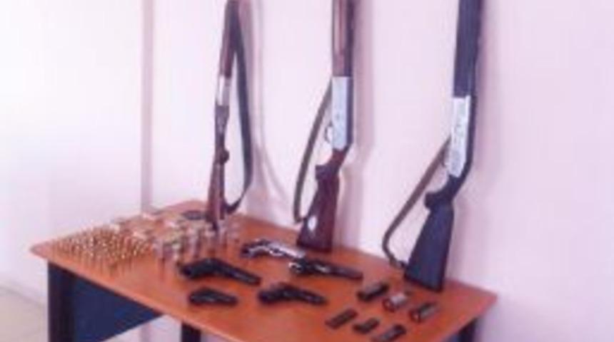 Konya'da Silah Ka&ccedil;ak&ccedil;ılığı Operasyonu: 6 G&ouml;zaltı