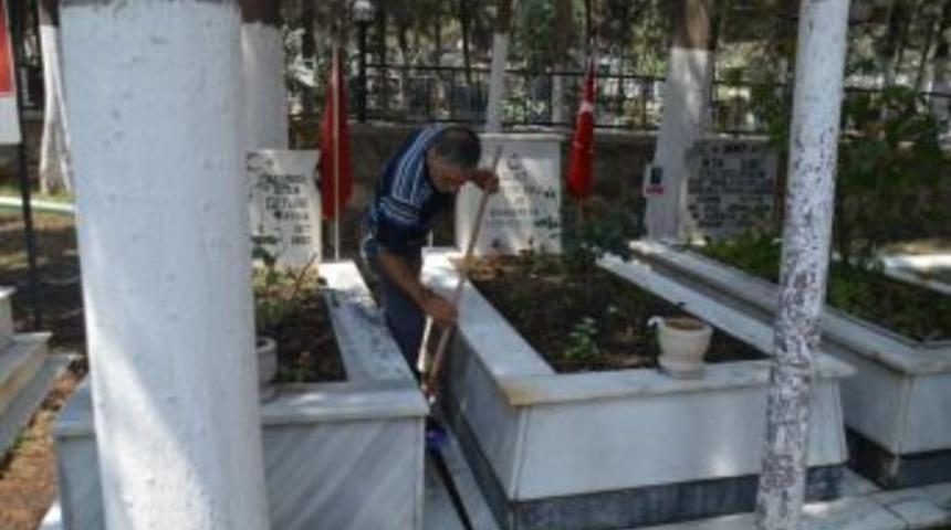 Şehitliğe Bakım