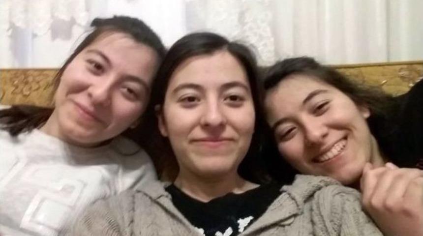 &Uuml;&ccedil;&uuml;z Kız Kardeşler Aynı &Uuml;niversitede Tıp Okuyacaklar