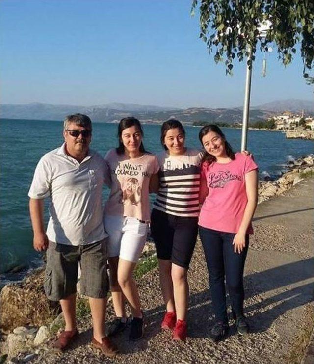 Üçüz Kız Kardeşler Aynı Üniversitede Tıp Okuyacaklar 1