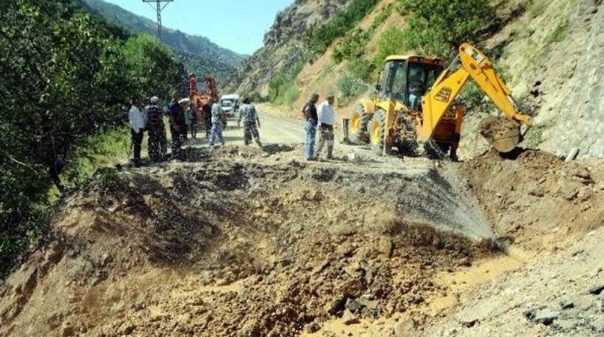 Pkk'lılar Tunceli- Erzincan Karayolunda 500 Kiloluluk Bomba Patlattı