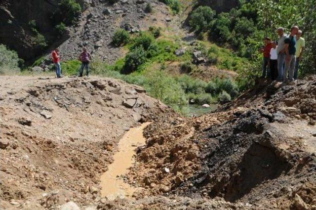 Pkk'lılar Tunceli- Erzincan Karayolunda 500 Kiloluluk Bomba Patlattı