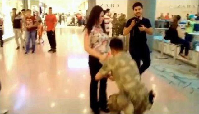 'romantik Dolandırıcı', Asker Kıyafeti Ile  Evlenme Teklifi Yapınca Yakalandı