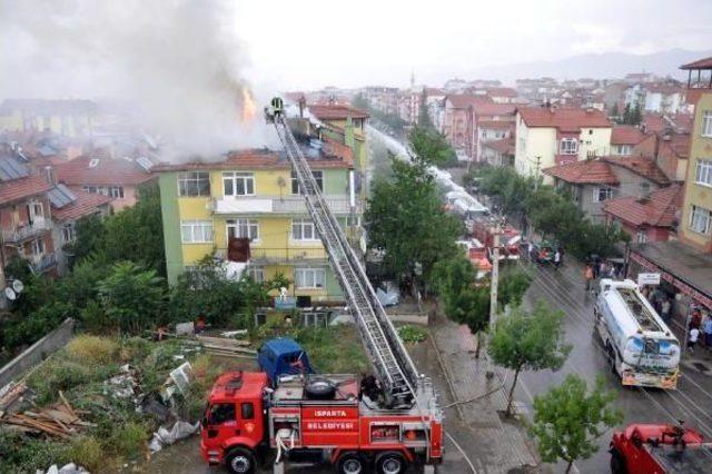 Isparta'da Iki Daire Yangında Kül Oldu