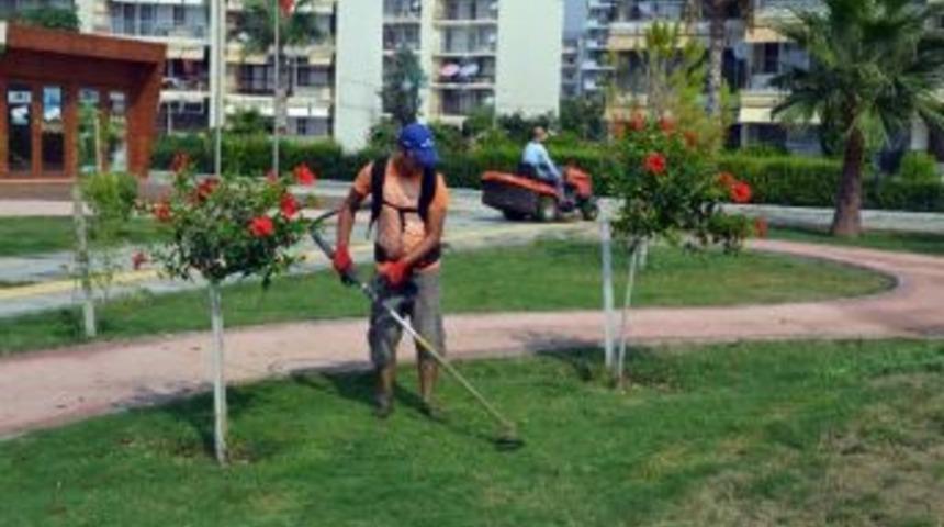 Erdemli Belediyesi&rsquo;nde Periyodik Park Bakımları Devam Ediyor