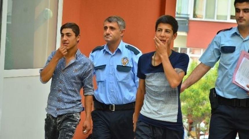 &Ccedil;aldıkları Motosikleti Sahibine Satmayınca Bı&ccedil;akladılar