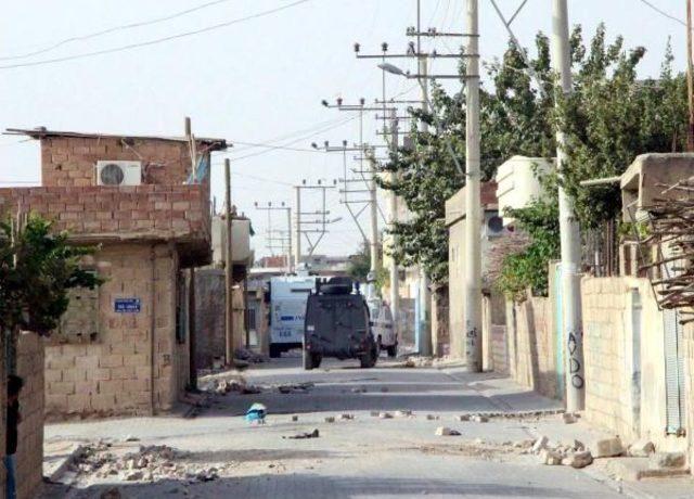 Nusaybin'de Sokaklarda Hendek Kapatan Polise Ateş Açıldı