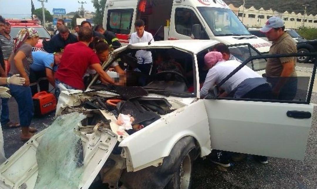 Asker Uğurlamasından D&ouml;nen Ara&ccedil; Kaza Yaptı: 1 &Ouml;l&uuml;, 6 Yaralı