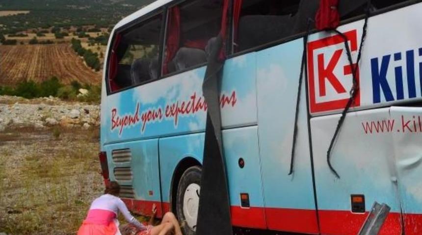 Denizli'de Tur Otob&uuml;s&uuml; Devrildi: 4 &Ouml;l&uuml;, 38 Yaralı (3)