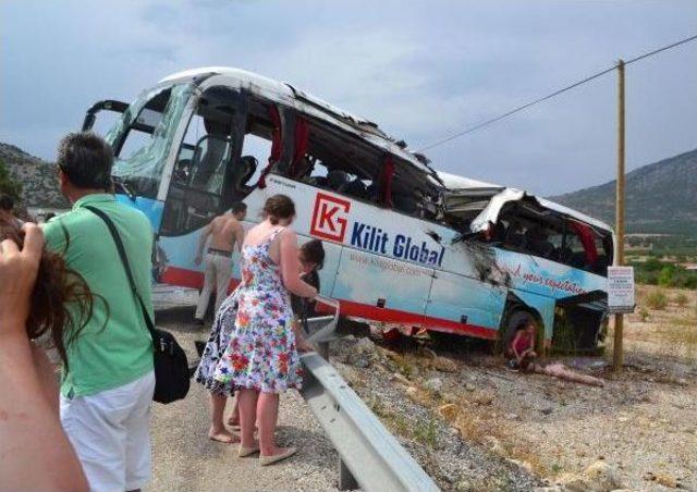 Denizli'de Tur Otobüsü Devrildi: 4 Ölü, 38 Yaralı (3)