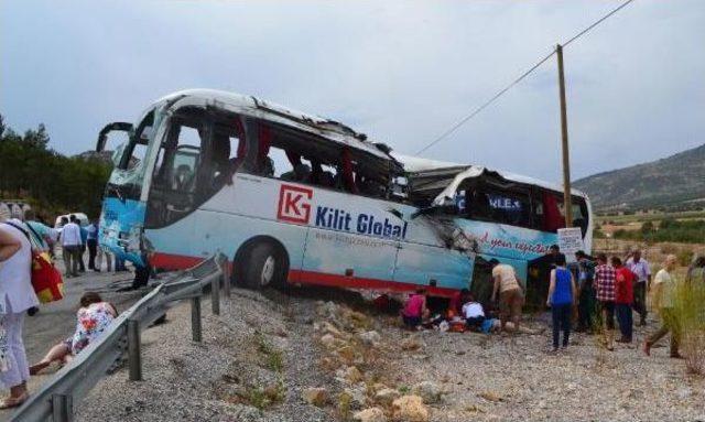 Denizli'de Tur Otobüsü Devrildi: 4 Ölü, 38 Yaralı (3)