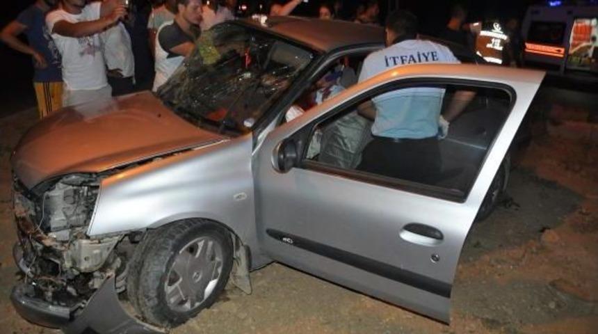 Gurbet&ccedil;i Aile Ile M&uuml;zisyenlerin Bulunduğu Otomobiller &Ccedil;arpıştı: 1 &Ouml;l&uuml;, 7 Yaralı