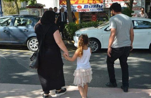 (özel Haber)arap Turistleri Hedef Alan Kadın Hırsız Çocuğu İle Suçüstü Yakalandı