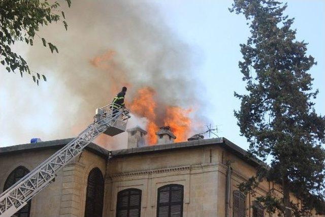 Kilis Müzesi’nin Çatısında Yangın Çıktı