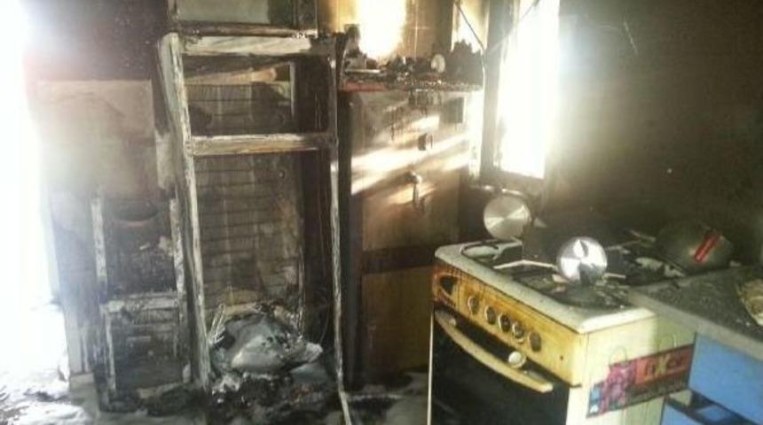 Siirt'te Pkk'lılar Havalimanına Ait  Vor Istasyonunu Yaktı