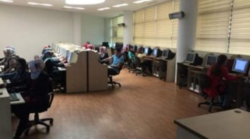 Bilgisayar Eğitimi Daha Yaygın Hale Geliyor