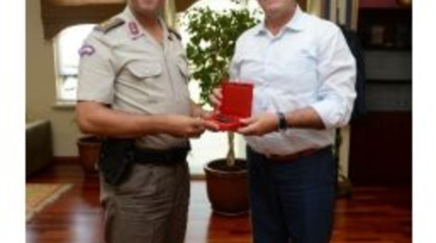 Komutandan D&uuml;ndar&rsquo;a Veda Ziyareti