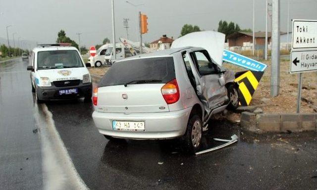 İtfaiye Aracı Otomobille &Ccedil;arpıştı: 4 Yaralı 3