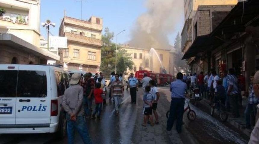Kilis&rsquo;Te Tarihi Konakta Korkutan Yangın (2)