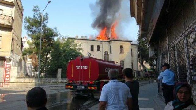 Kilis&rsquo;Te Tarihi Konakta Korkutan Yangın (2) 2