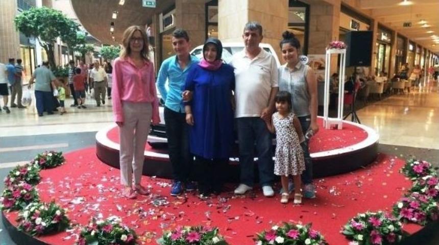 Forum Trabzon&rsquo;un, Şanslı Talihlisi Arabasını Aldı