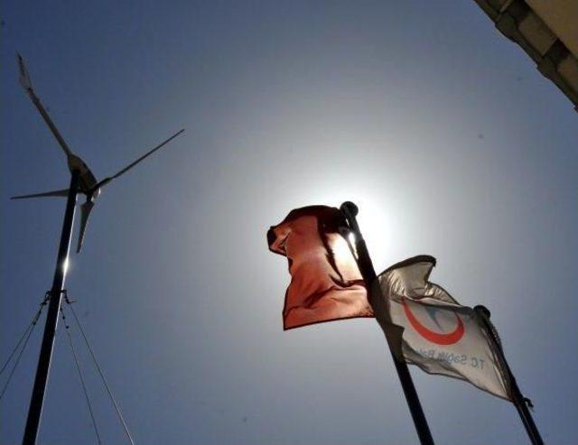 Sağlık Merkezinin Elektriği R&uuml;zgar Ve G&uuml;neşten 1