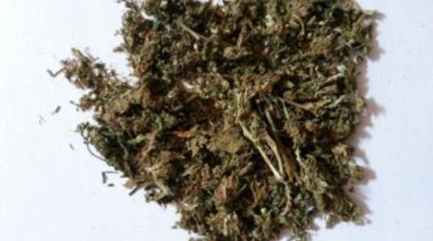 Otel Odasında Esrar Ele Ge&ccedil;irildi