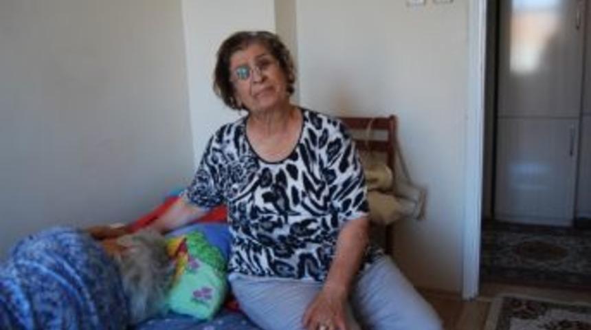 Annesiyle Birlikte Yaşam M&uuml;cadelesi Veriyor