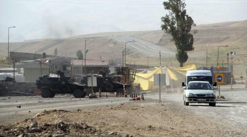 Van&rsquo;da Karakola İntihar Saldırısı