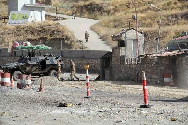 Van’da Karakola İntihar Saldırısı