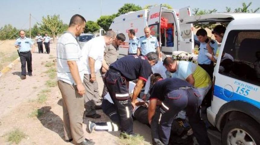 Şanlıurfa'da Otomobil Devrildi, S&uuml;r&uuml;c&uuml; Yaralandı