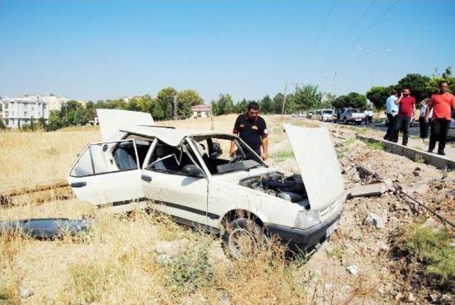 Şanlıurfa'da Otomobil Devrildi, Sürücü Yaralandı