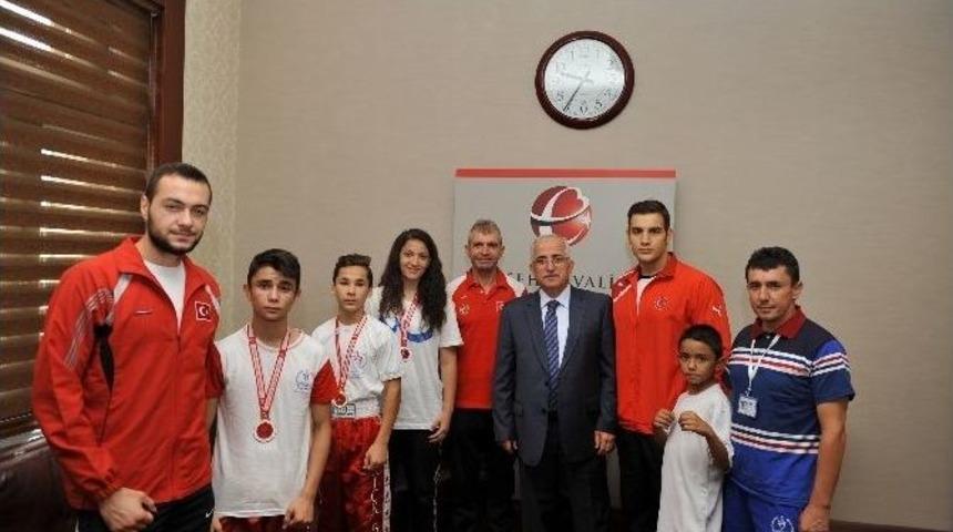 Kick Boks&ccedil;u Başarılı Sporcular