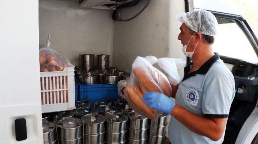 B&uuml;y&uuml;kşehir Belediyesi&rsquo;nden Her G&uuml;n 2 Bin Kişilik 3 &Ccedil;eşit Yemek
