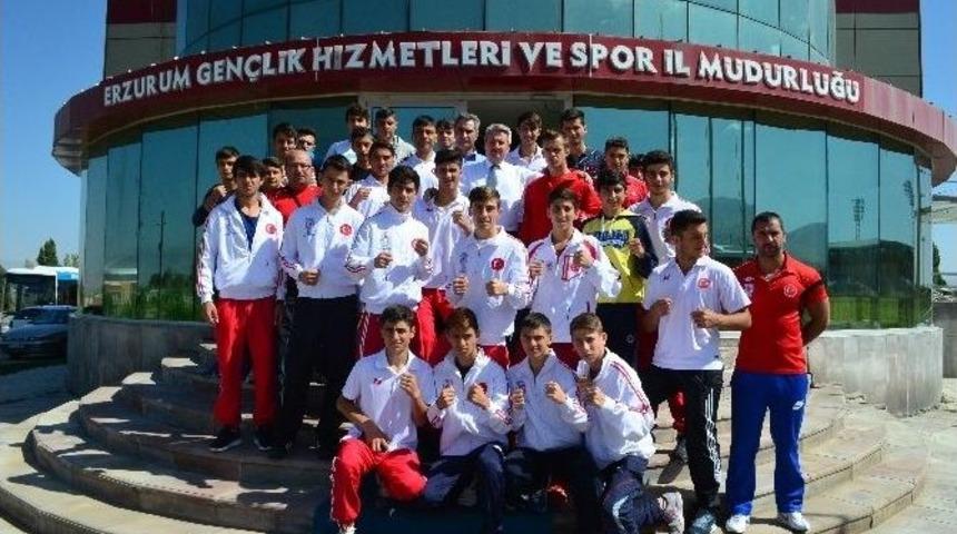 Yıldız Boks&ouml;rlere D&uuml;nya Şampiyonası İ&ccedil;in Başarı Diledi