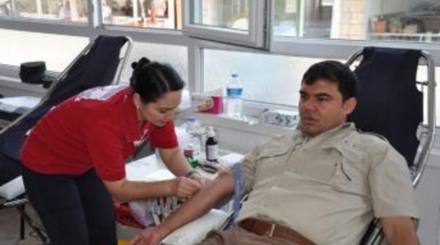 &Uuml;rg&uuml;p Kaymakamı Alper Balcı, Kızılay&rsquo;a Kan Bağışında Bulundu