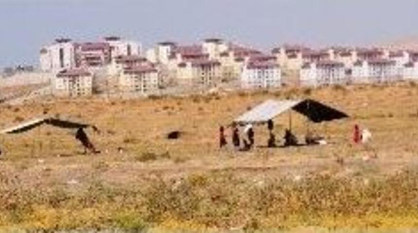 &Ccedil;adır Kuran G&ouml;&ccedil;ebeler Huzursuz