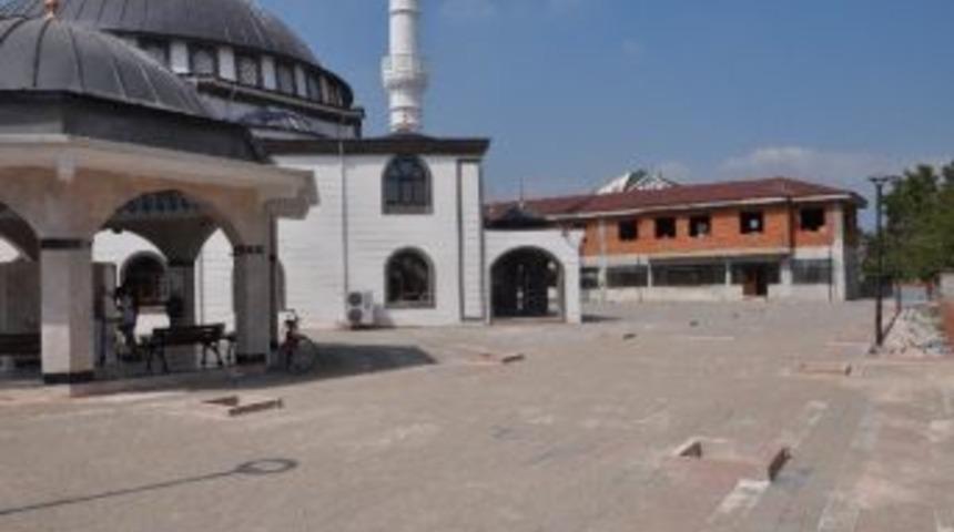 Emir Sultan Camii&rsquo;ne &Ccedil;evre D&uuml;zenlemesi
