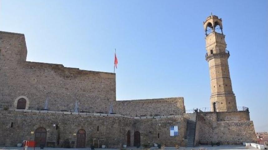 Belediye Niğde Kalesini Turizme Kazandırıyor