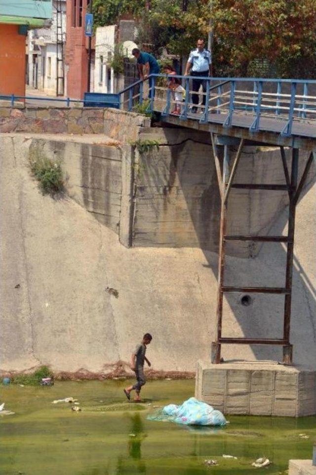 Dereye Atılan Pamuk Dolu Çarşaf, Ceset Heyecanı Yaşattı