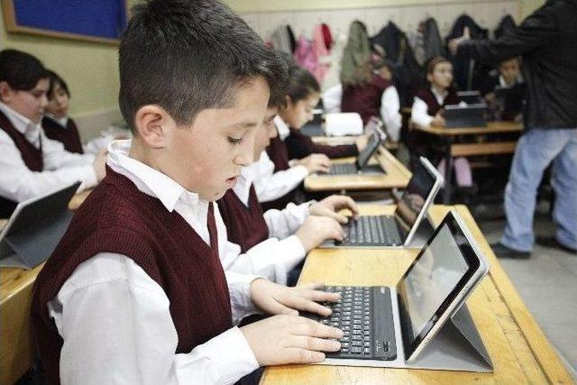 Kocaeli’de Öğrencilere Dağıtılacak 27 Bin Adet Tablet Bilgisayar İçin İhale Yapıldı