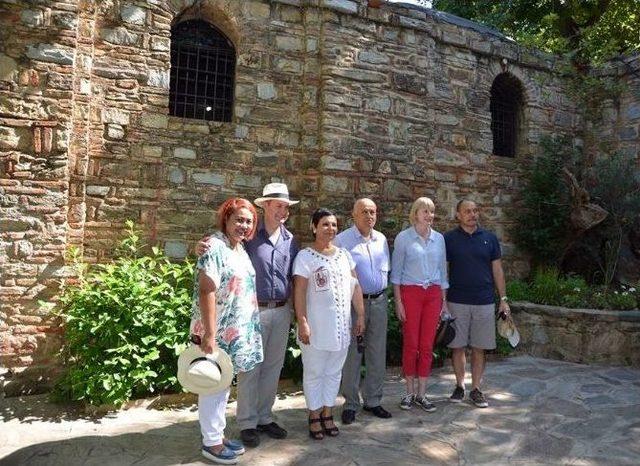 Yeni Zelanda Genel Valisi Meryem Ana Evi’ni Ziyaret Etti